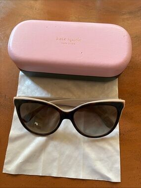 kate Spade ♠️ Daesha Sunglasses with Pink Accents